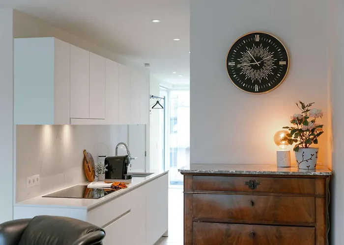 Casiola - Feeling On Location In